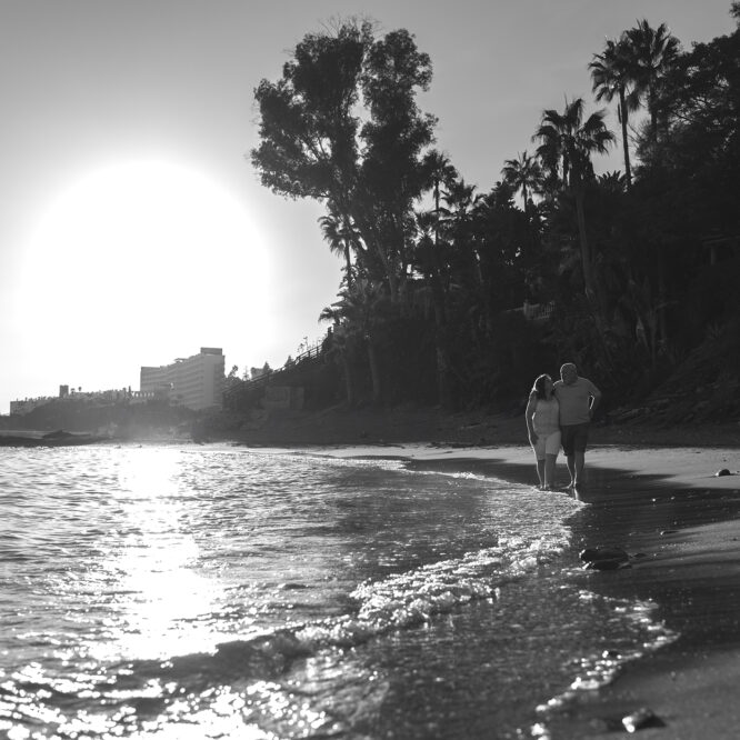 Sesión de fotos para parejas en las playas de Benalmádena en invierno o en verano.