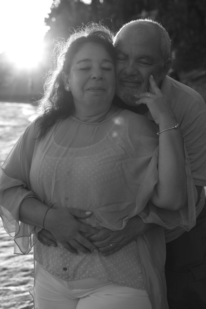 Sesión de fotos para parejas en las playas de Benalmádena en invierno o en verano.