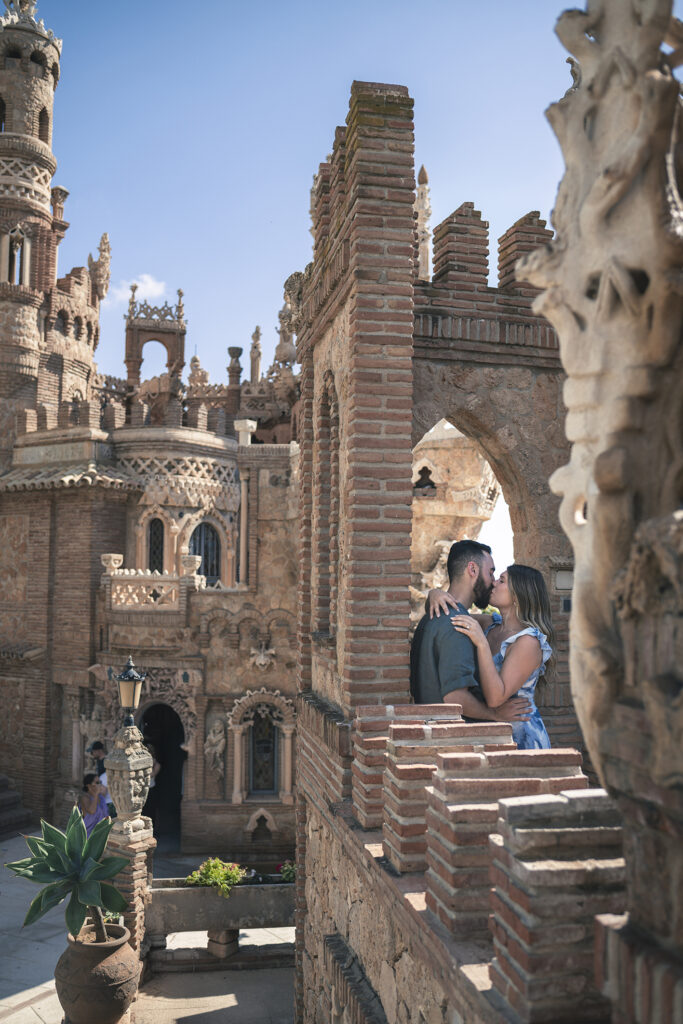 Pedida de mano Castillo Colomares Benalmádena Málaga. Fotos profesionales, parejas, bodas. Proposal